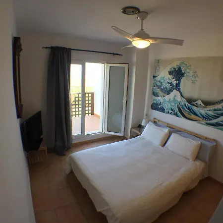 Tranquila Y Amplia Casa En Conil *